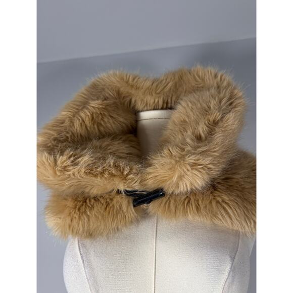 Carven Faux Fur Beige Collar Scarf with Toggle Closure – Luxe Winter Neck Wrap - Picture 6 of 6